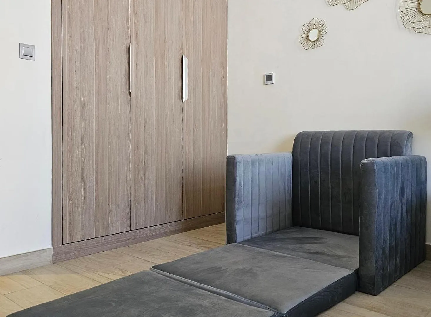 Egate - Dubai - 1 Bedroom - 1St Floor With Terrace - 17-116