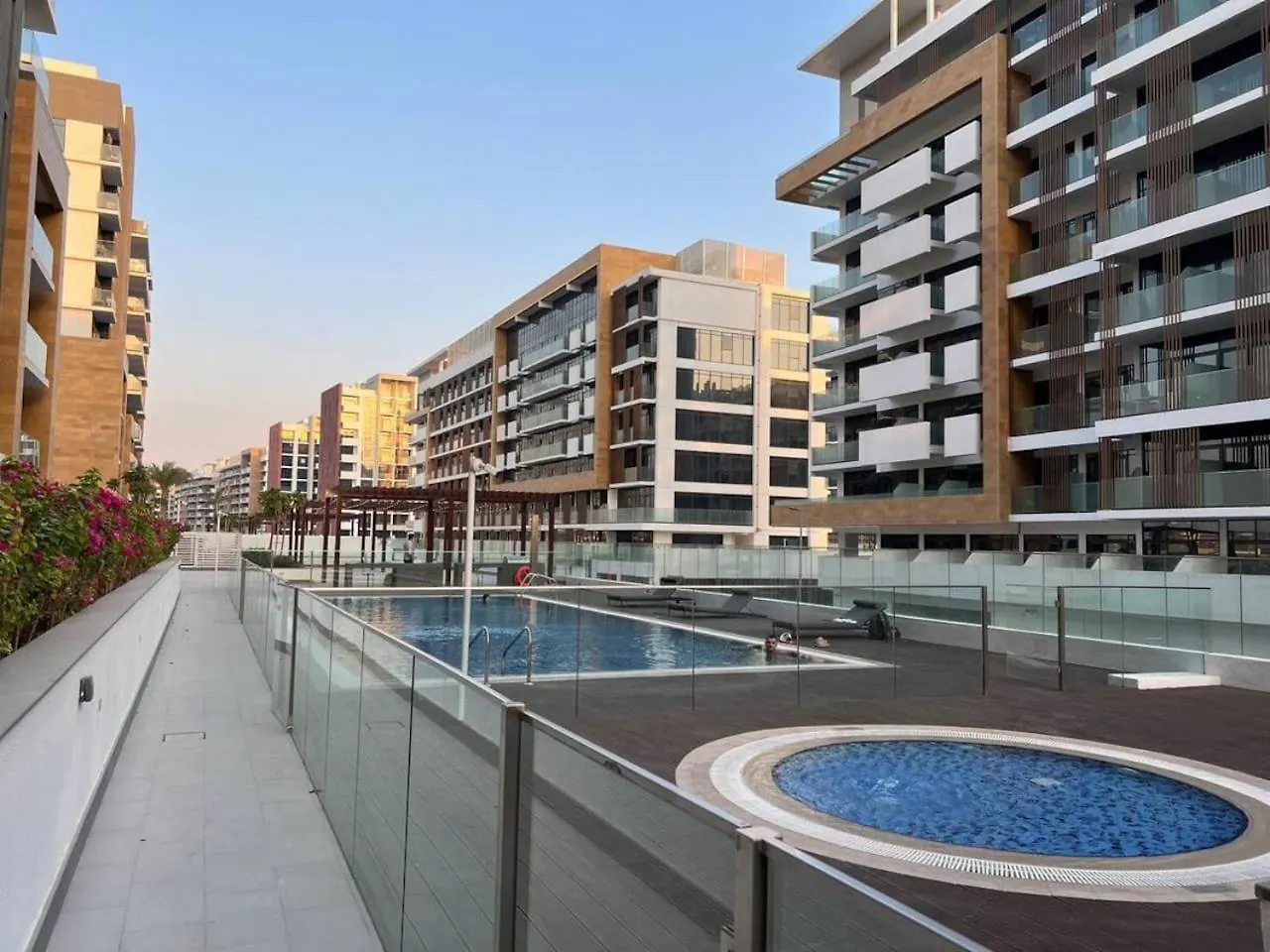 Egate - Dubai - 1 Bedroom - 1St Floor With Terrace - 17-116